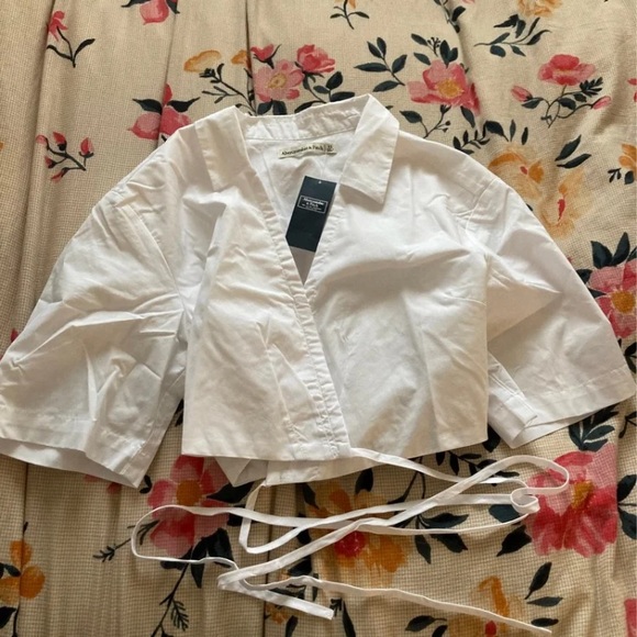 Abercrombie & Fitch Tops - Abercrombie & Fitch White Poplin Top